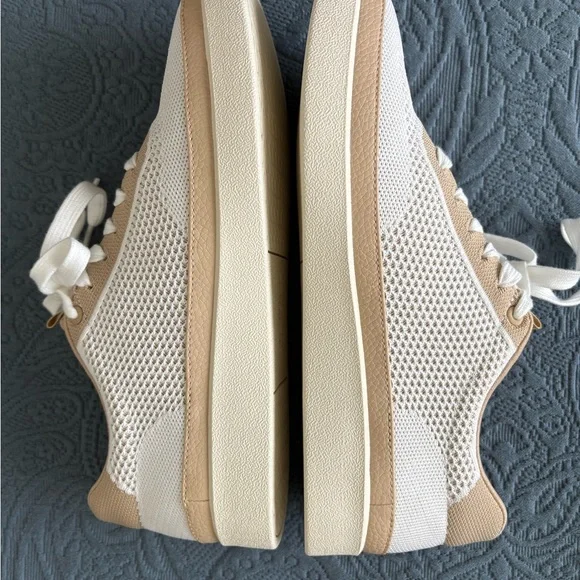 NEW Vionic Galia Sneakers - Picture 5 of 9